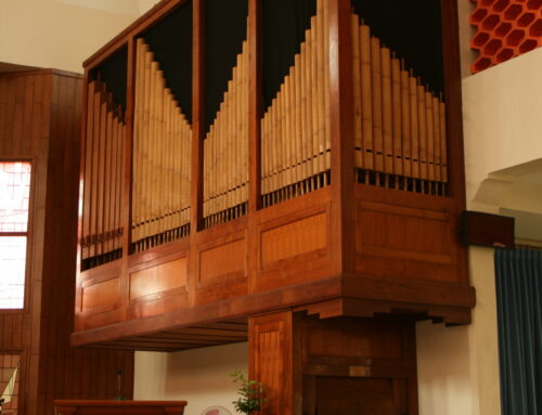 Orgel Bambu Gereja Santo Robertus Bellarminus